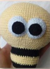 Sewing of bee pupils